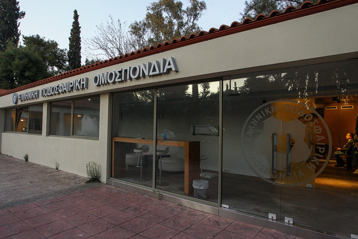 Ανατροπή: Οι ομάδες αντιδρούν για ξένους διαιτητές στα ντέρμπι και η ΕΠΟ ανέβαλε τη συνεδρίαση
