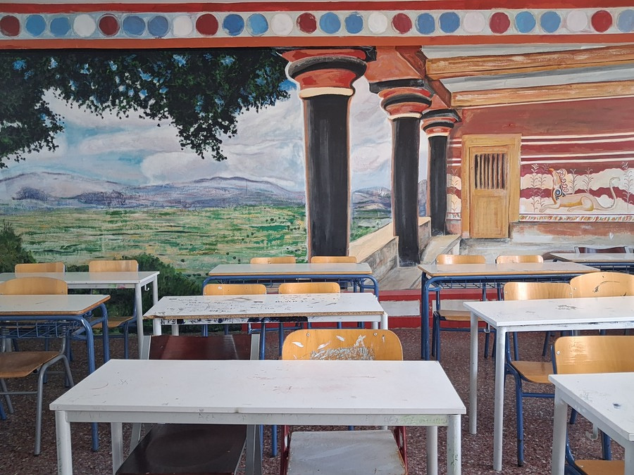 Ένα σχολείο, έργο Τέχνης – Πώς μια μουντζούρα ως έμπνευση οδήγησε σε 40 εντυπωσιακές τοιχογραφίες