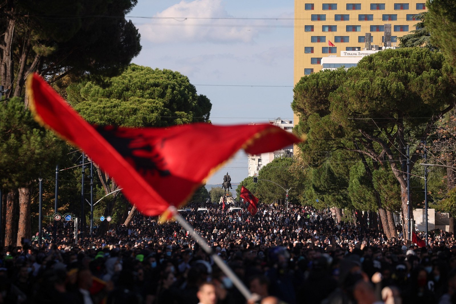 Πορεία σήμερα στην Αλβανία προς το γραφείο του Έντι Ράμα